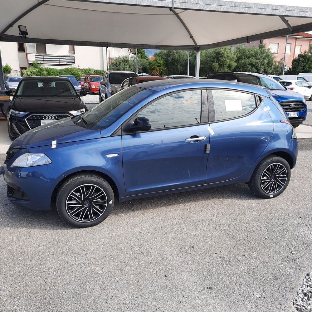 Lancia Ypsilon nuova a La Spezia (4)