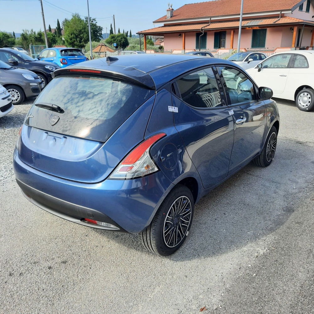 Lancia Ypsilon nuova a La Spezia (7)