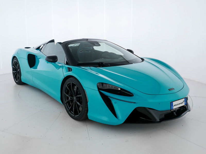 McLaren Artura Cabrio 3.0 Vision ssg8 del 2024 usata a Milano