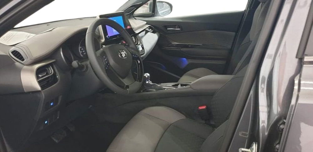 Toyota Toyota C-HR nuova a Roma (15)