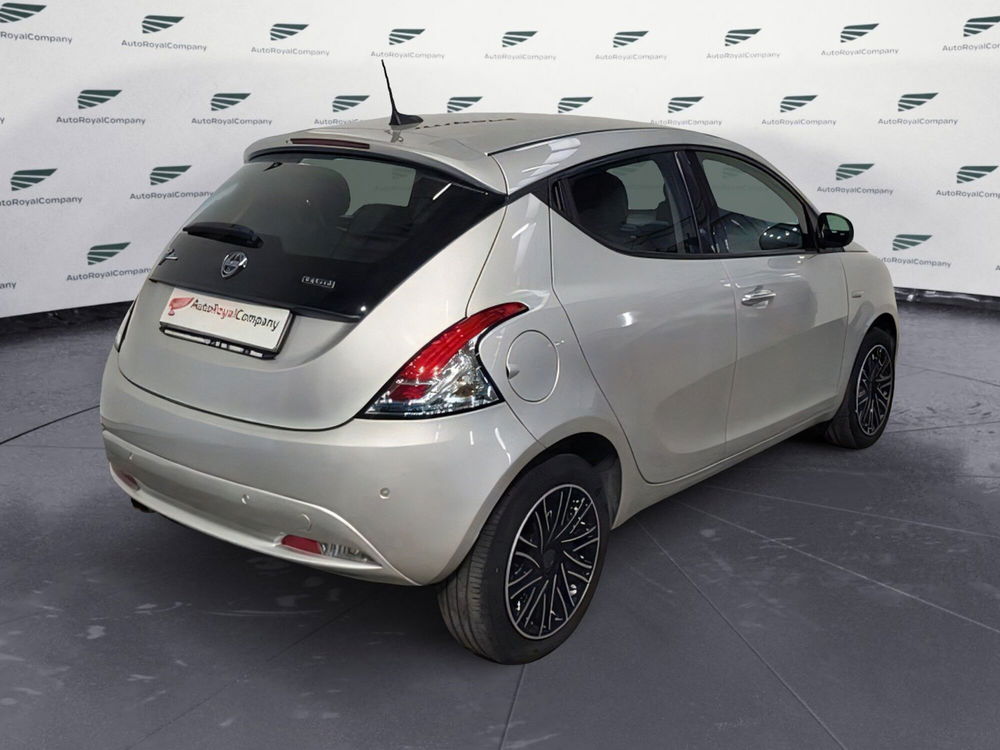 Lancia Ypsilon usata a Roma (15)