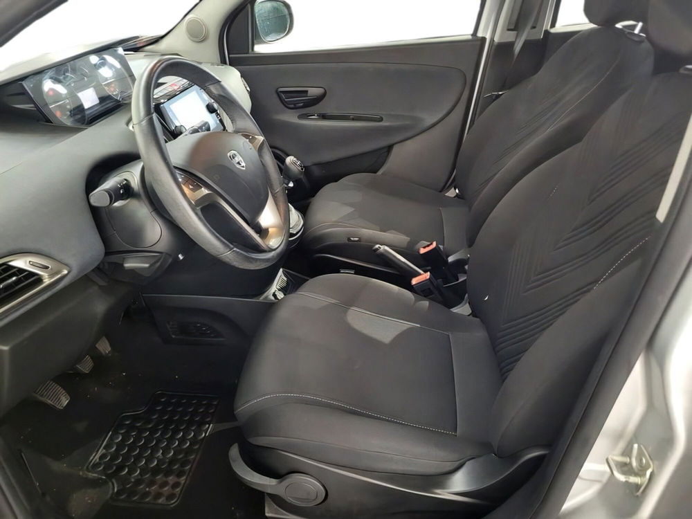 Lancia Ypsilon usata a Roma (4)