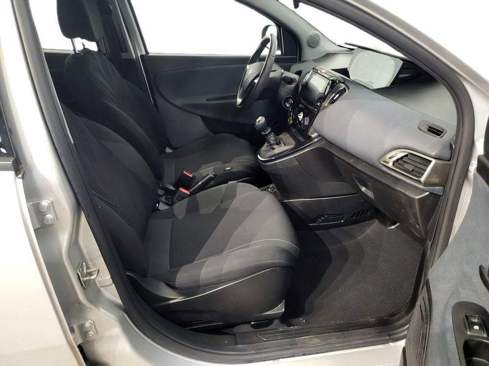 Lancia Ypsilon usata a Roma (9)