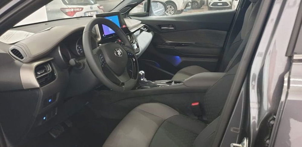 Toyota Toyota C-HR nuova a Roma (15)