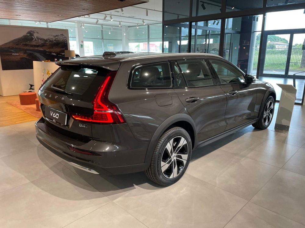 Volvo V60 Cross Country nuova a Prato (12)