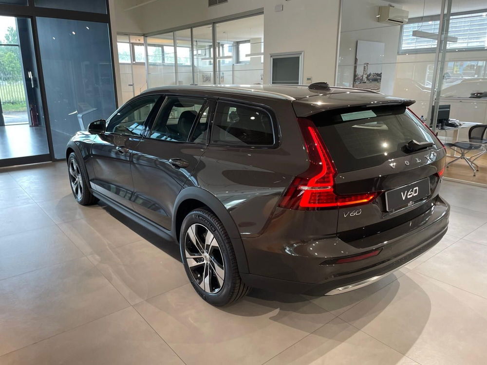 Volvo V60 Cross Country nuova a Prato (14)