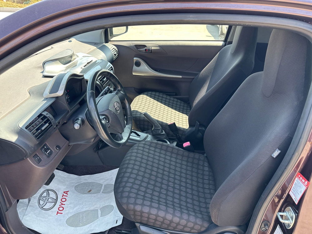 Toyota iQ usata a Siracusa (8)