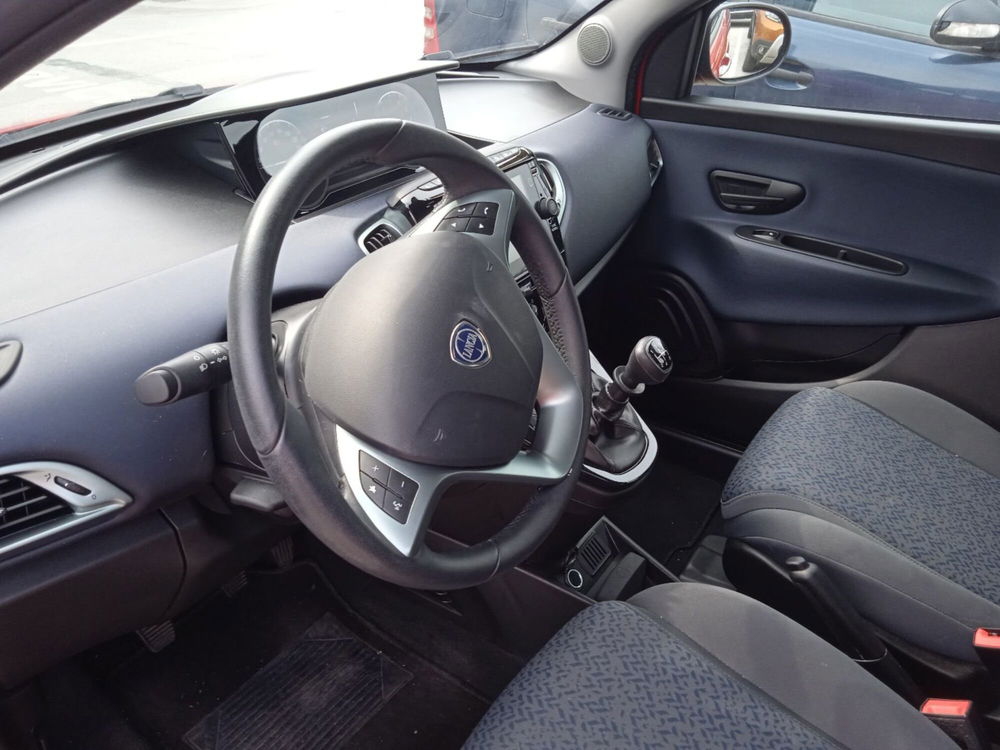 Lancia Ypsilon usata a Roma (9)