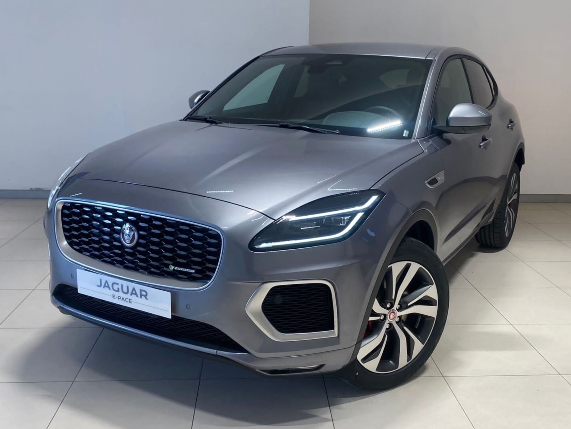 Jaguar E-Pace 2.0 I4 200 CV AWD Auto R-Dynamic SE  nuova a Napoli