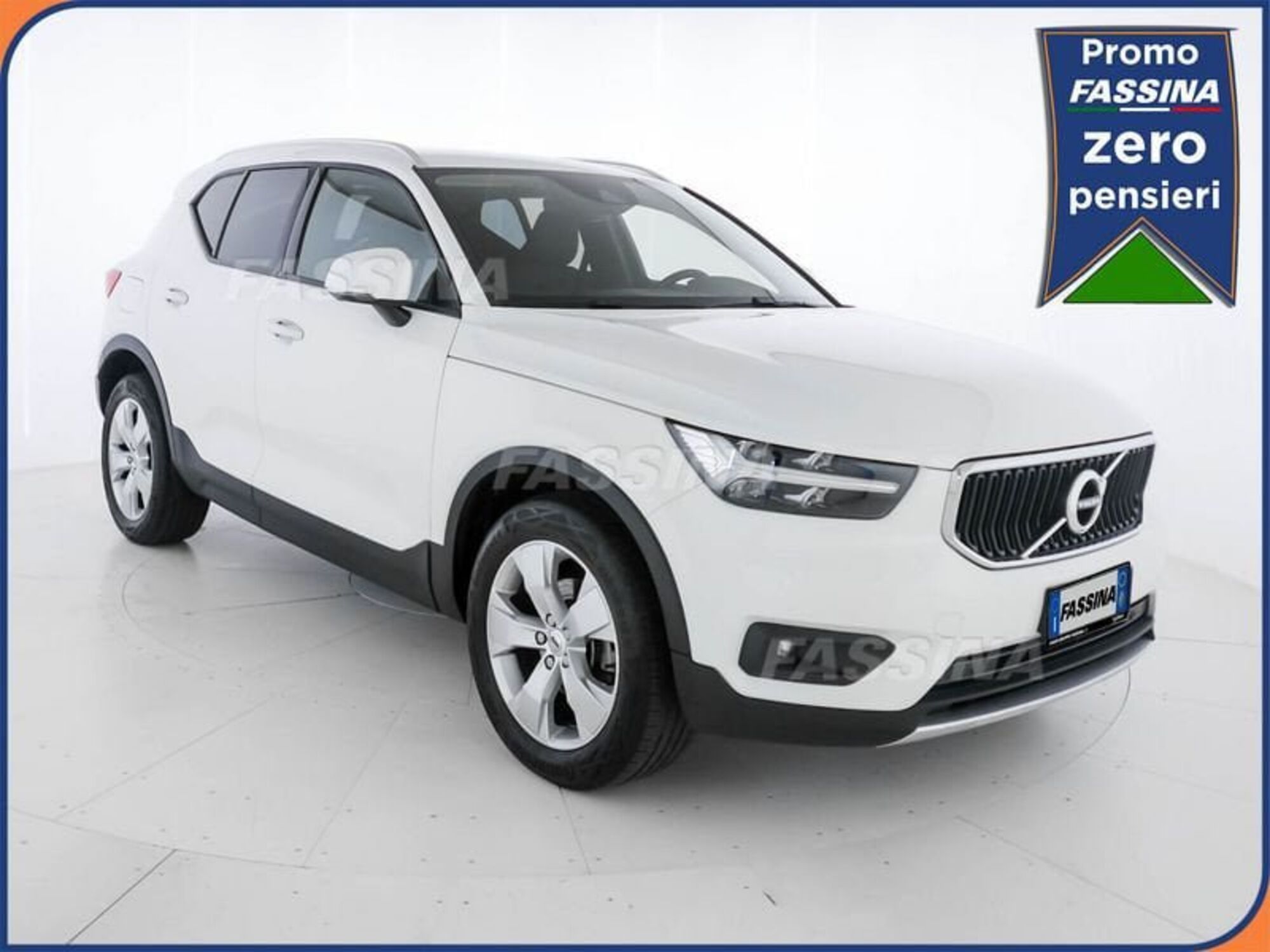 Volvo XC40 T3 Geartronic Momentum Pro  del 2020 usata a Milano