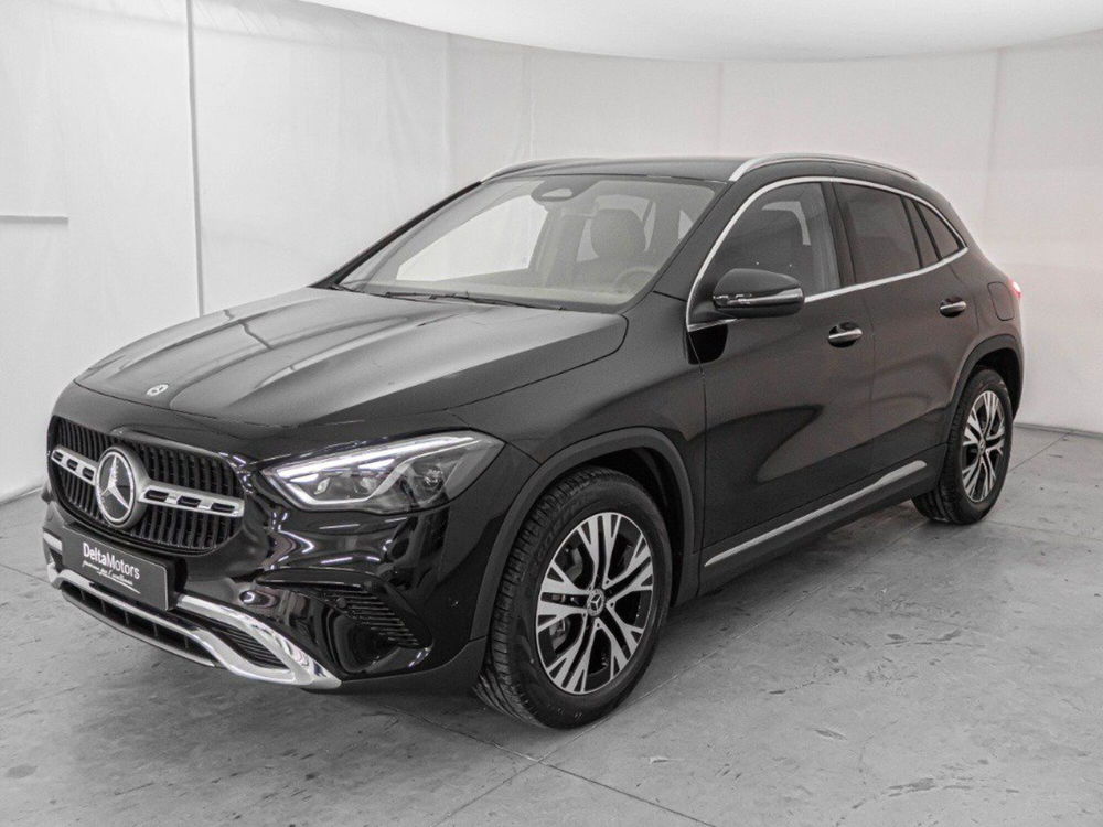 Mercedes-Benz GLA SUV nuova a Macerata