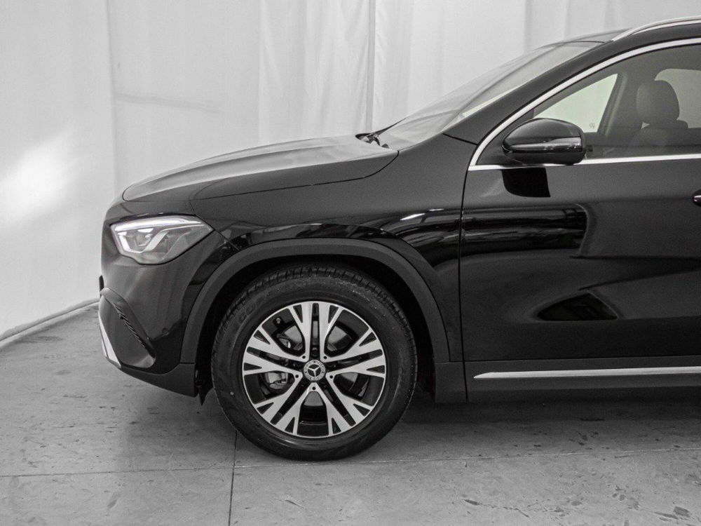 Mercedes-Benz GLA SUV nuova a Macerata (4)