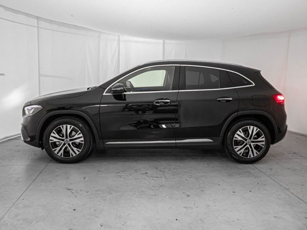 Mercedes-Benz GLA SUV nuova a Macerata (5)