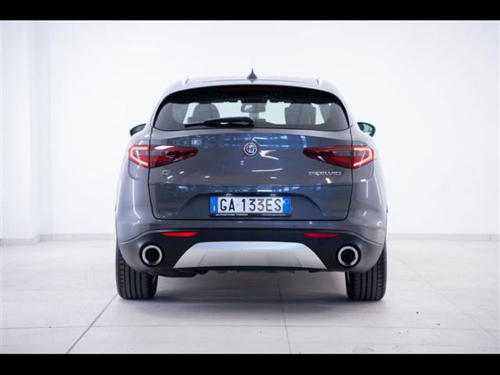 Alfa Romeo Stelvio usata a Torino (4)