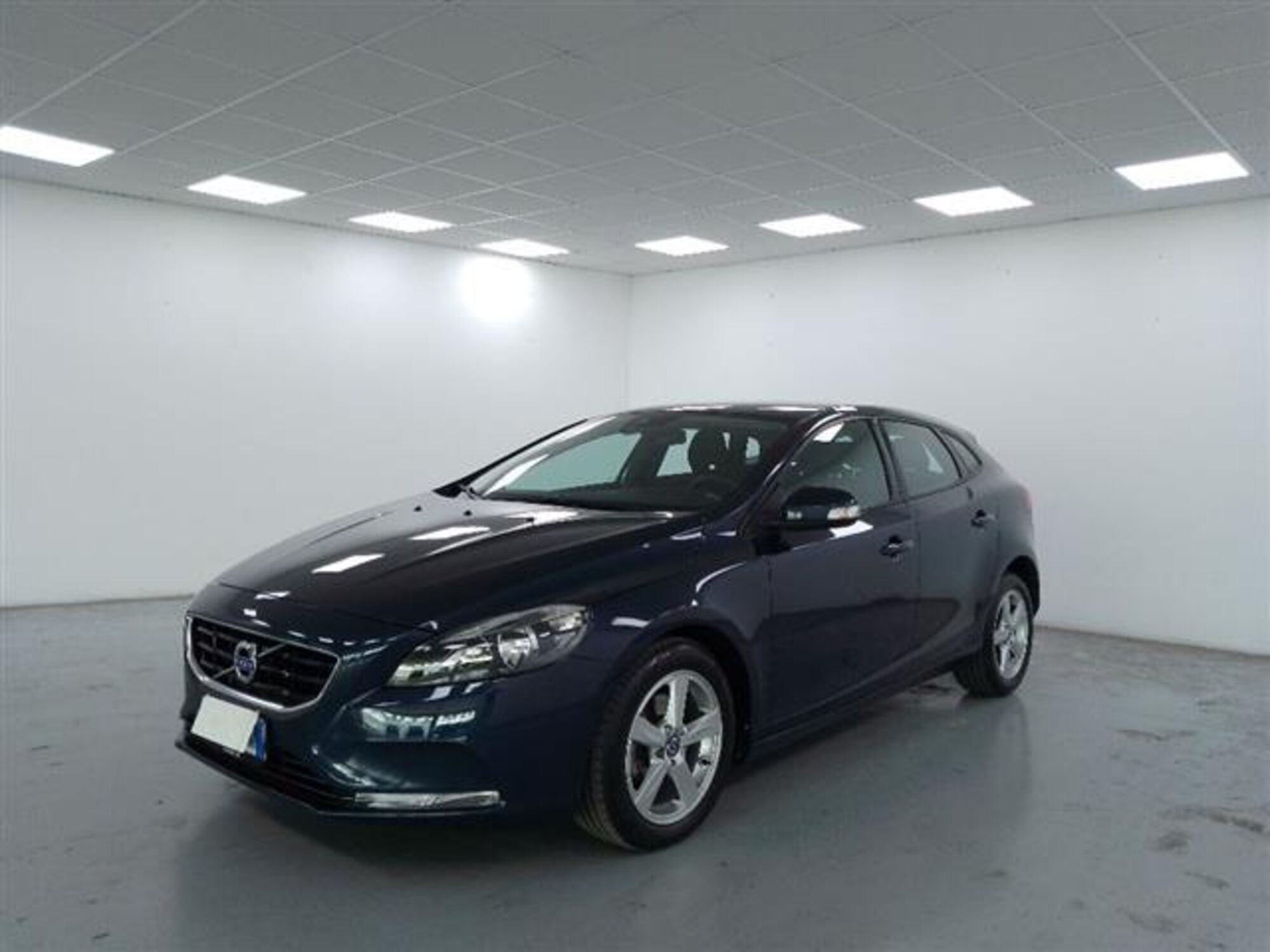 Volvo V40 D2 1.6 Kinetic  del 2015 usata a Cuneo