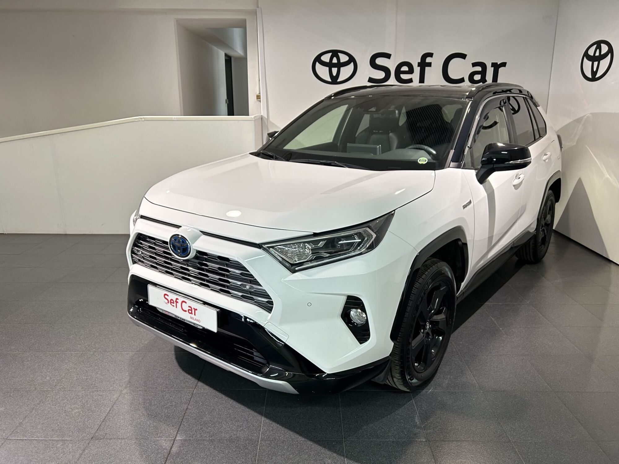 Toyota Rav4 HV (218CV) E-CVT 2WD Black Edition del 2020 usata a Milano