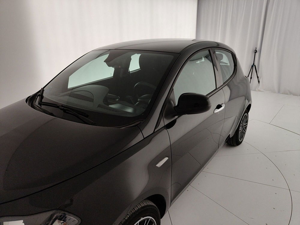 Lancia Ypsilon usata a Caserta (12)