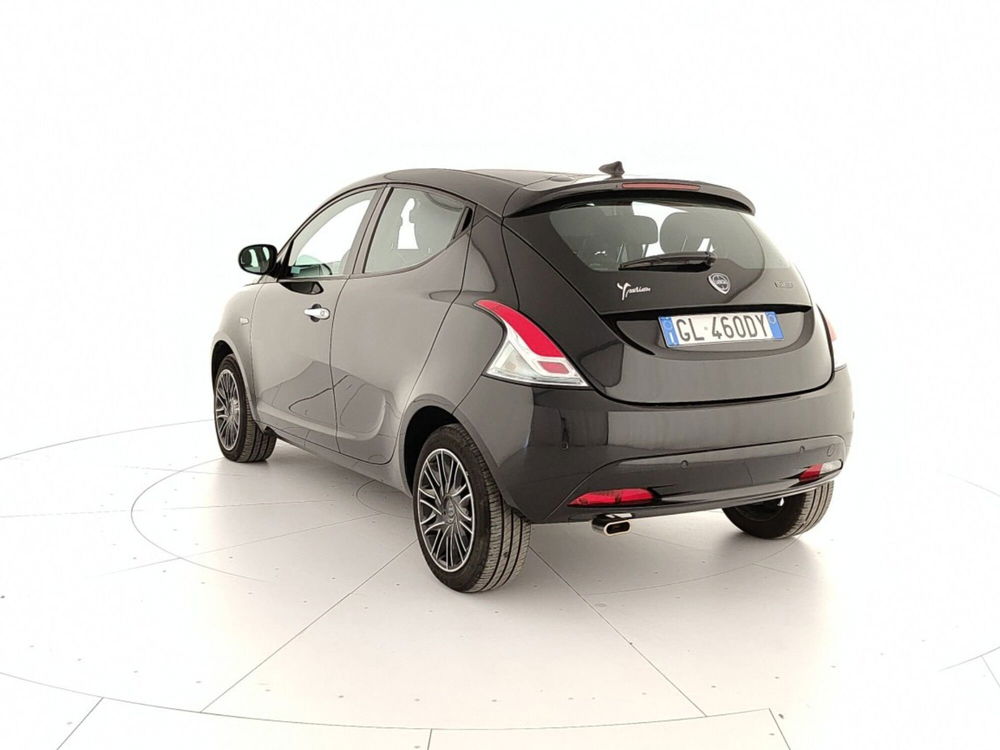 Lancia Ypsilon usata a Caserta (4)