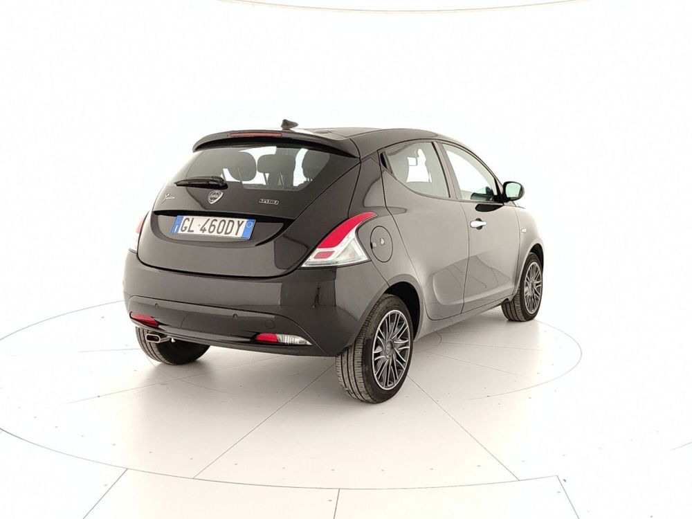 Lancia Ypsilon usata a Caserta (6)