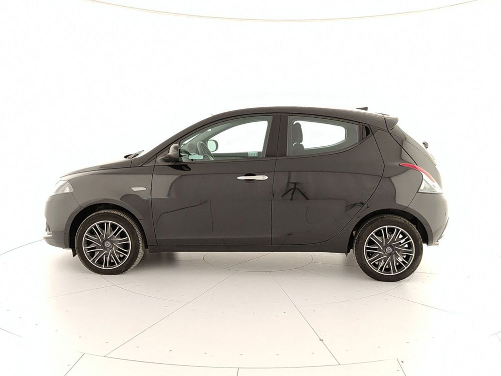 Lancia Ypsilon usata a Caserta (8)