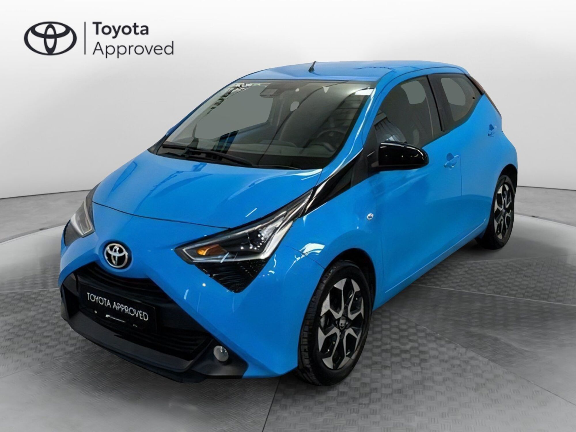 Toyota Aygo Connect 1.0 VVT-i 72 CV 5 porte x-play del 2020 usata a Roma