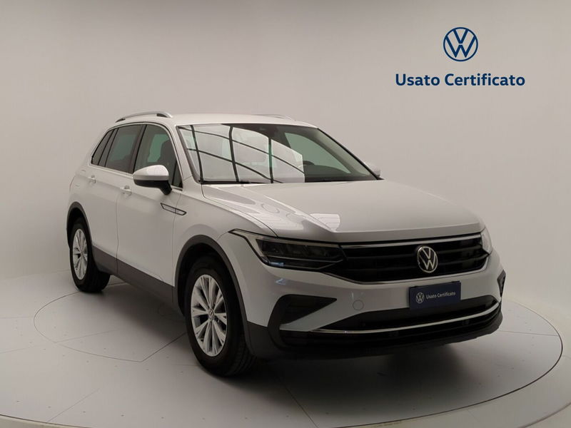 Volkswagen Tiguan 2.0 TDI SCR Life del 2021 usata a Pratola Serra