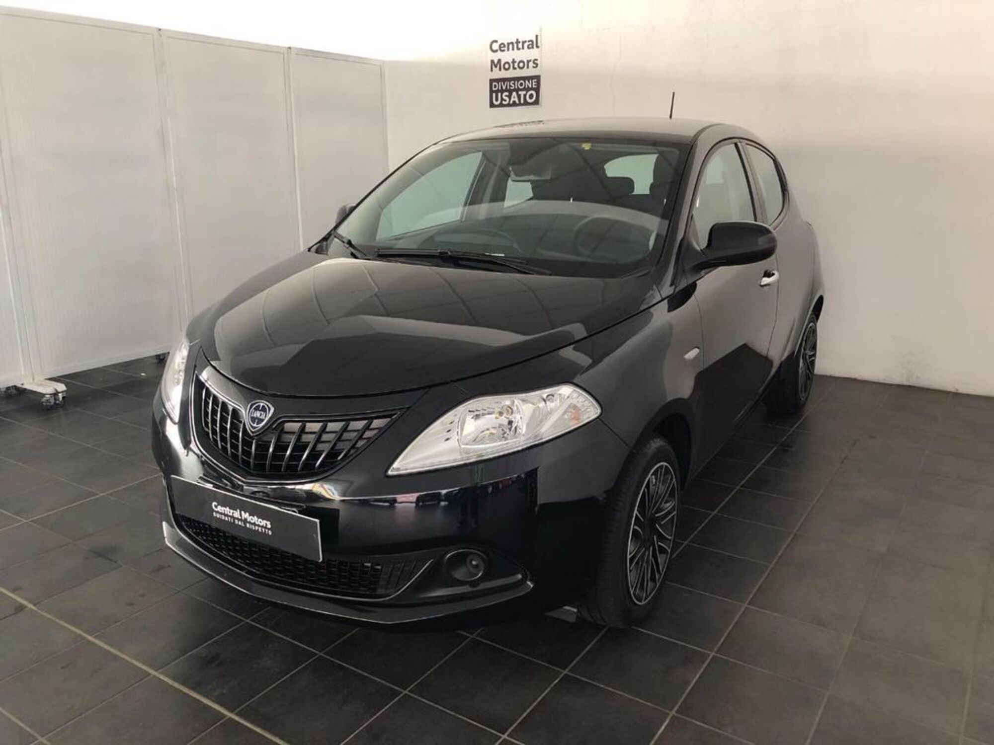 Lancia Ypsilon 1.0 FireFly 5 porte S&amp;S Hybrid Gold Plus del 2023 usata a Torino