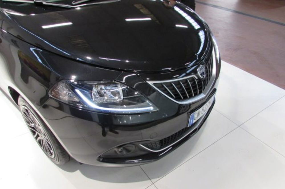 Lancia Ypsilon usata a Milano (17)