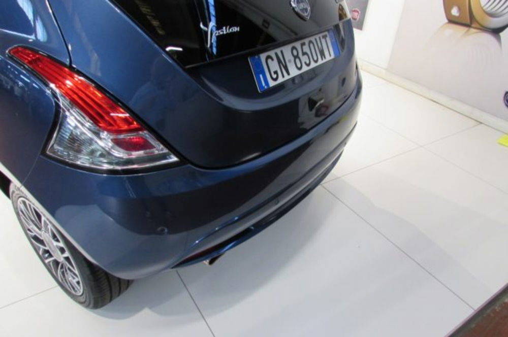 Lancia Ypsilon usata a Milano (15)