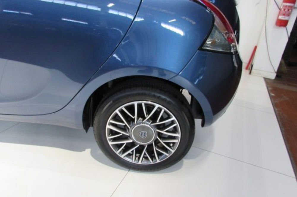 Lancia Ypsilon usata a Milano (4)