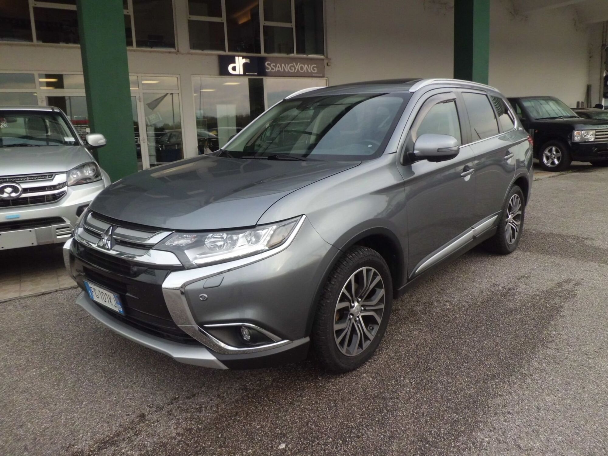 Mitsubishi Outlander 2.2 DI-D 4WD Instyle 7p.  del 2016 usata a Pordenone