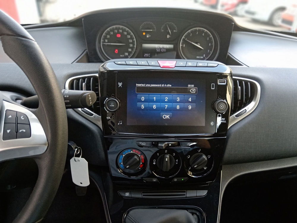 Lancia Ypsilon usata a Alessandria (14)