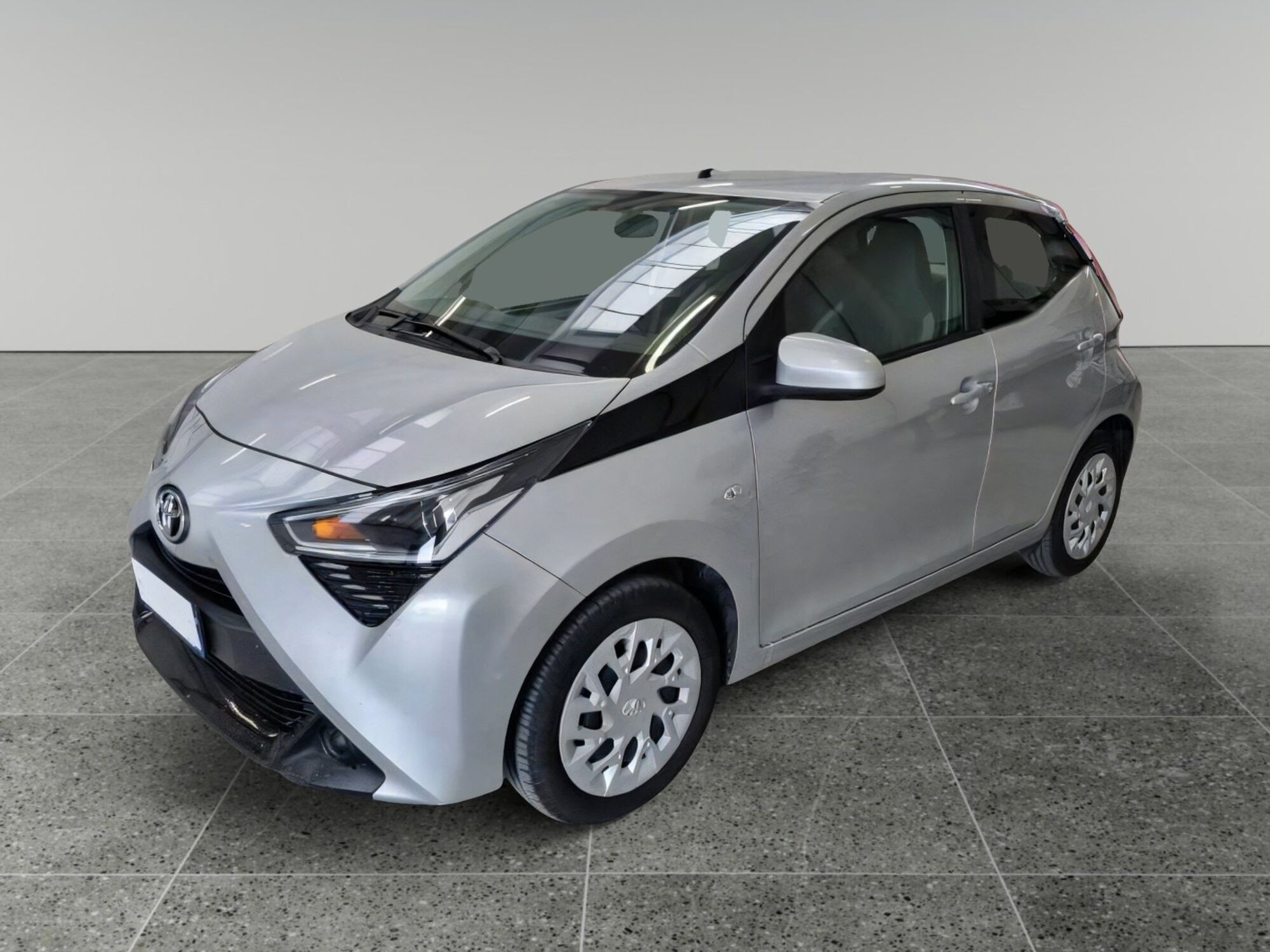 Toyota Aygo 1.0 VVT-i 69 CV 5 porte x-clusiv  del 2019 usata a Sala Consilina