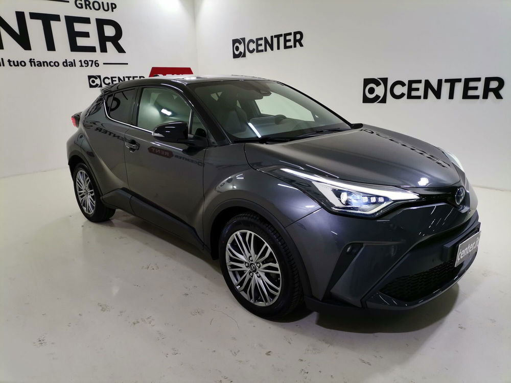 Toyota Toyota C-HR nuova a Salerno (3)