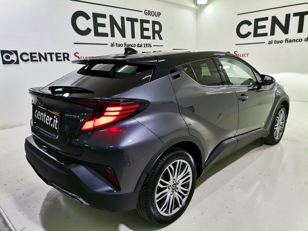 Toyota Toyota C-HR nuova a Salerno (4)