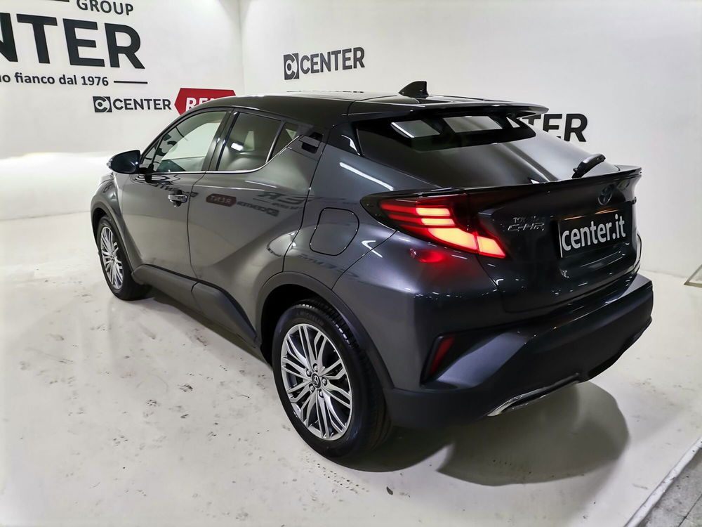 Toyota Toyota C-HR nuova a Salerno (6)