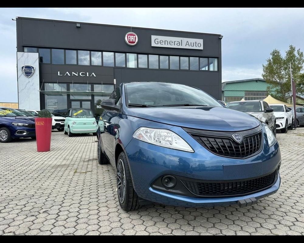 Lancia Ypsilon nuova a Lucca