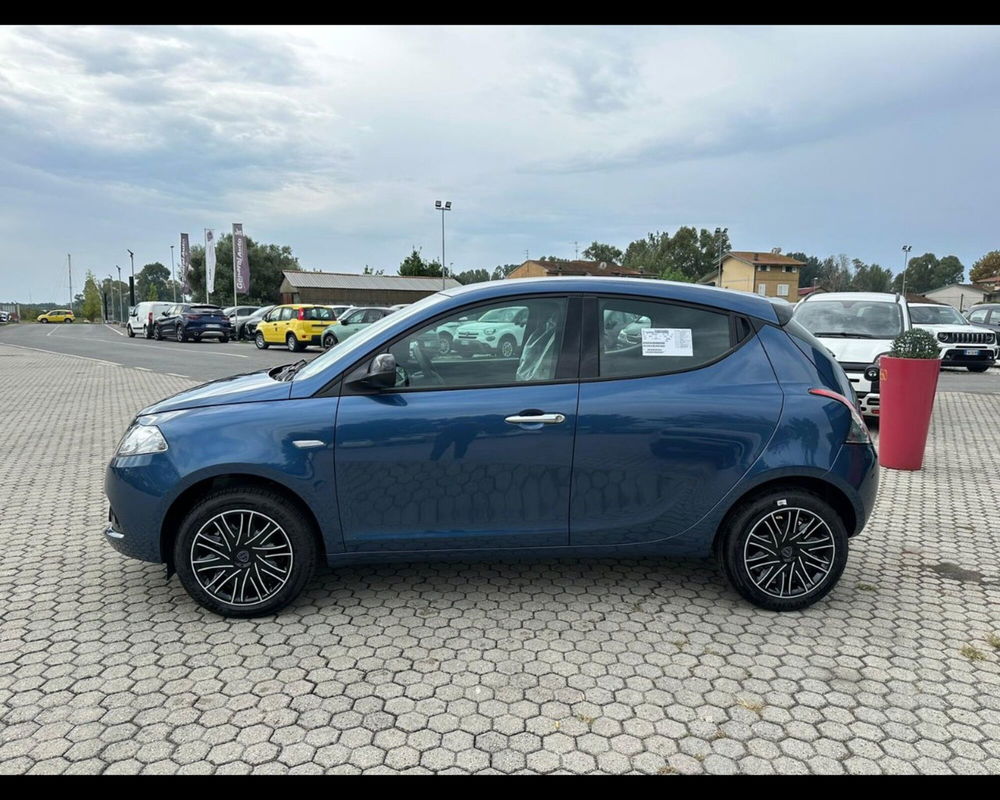 Lancia Ypsilon nuova a Lucca (4)