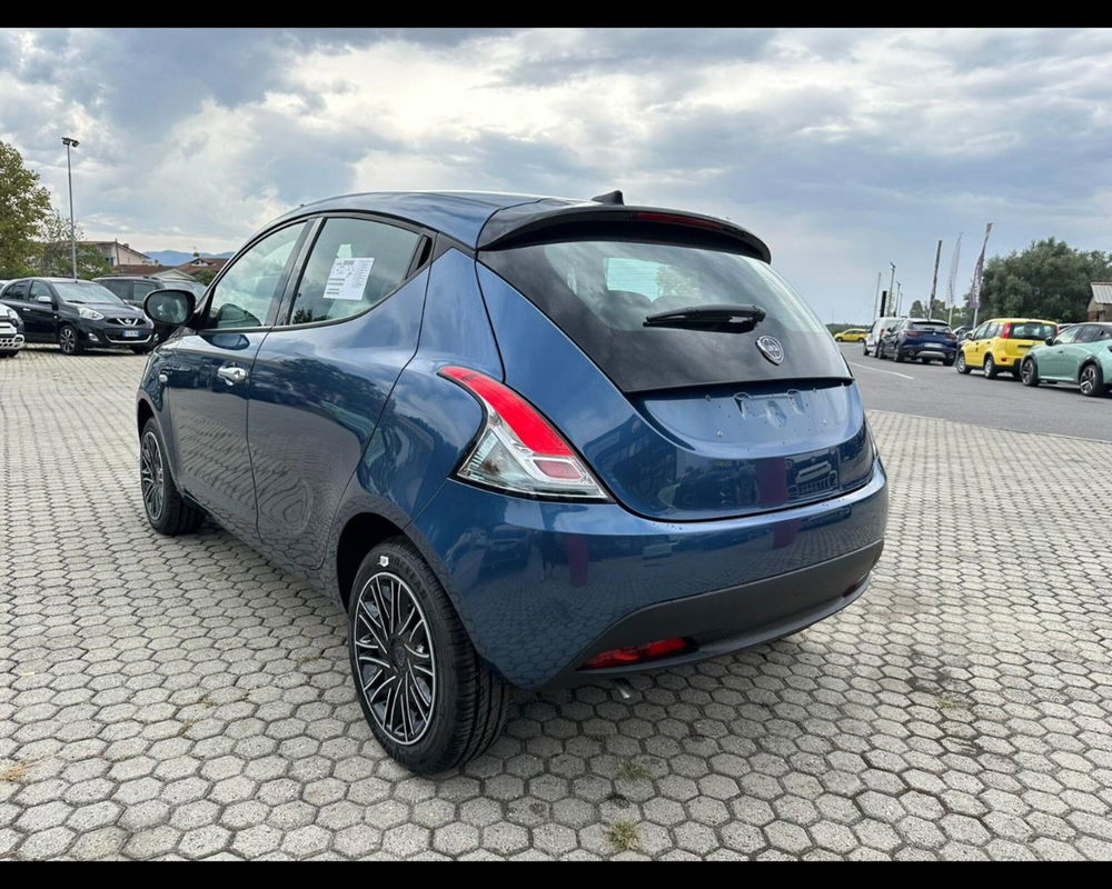 Lancia Ypsilon nuova a Lucca (5)