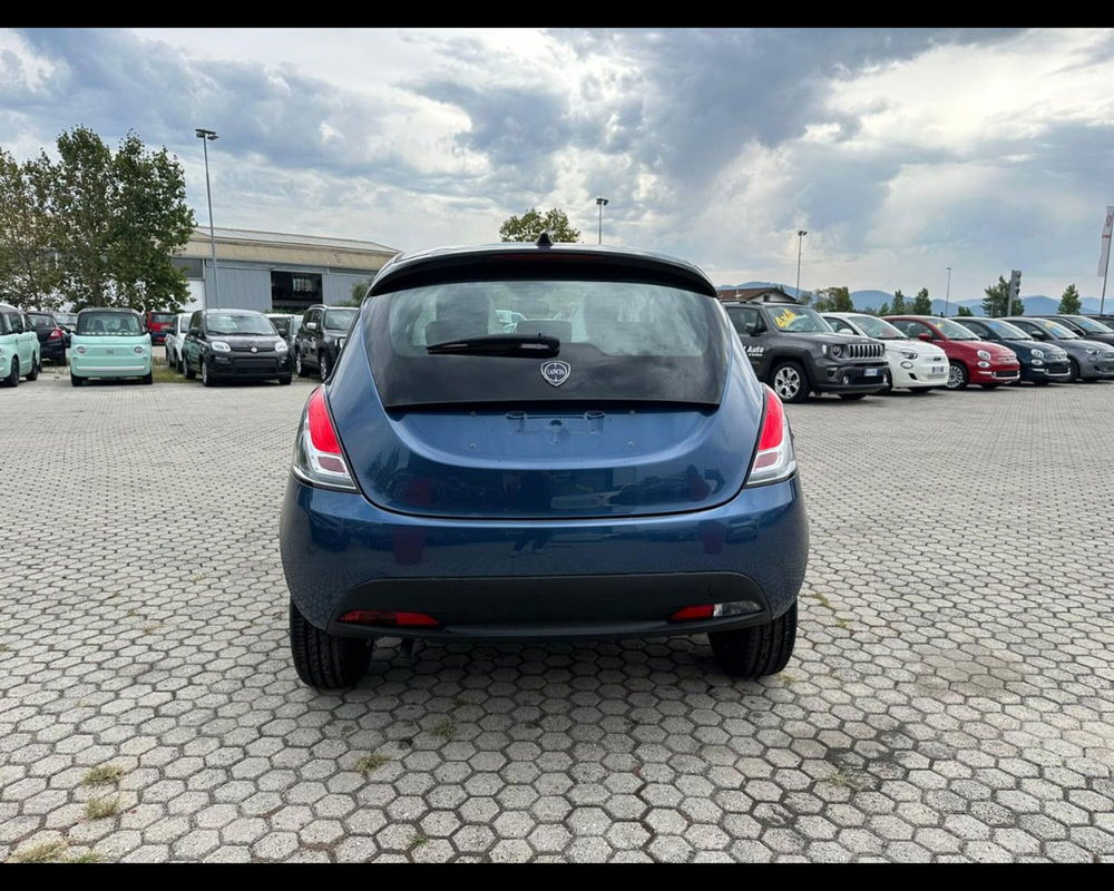 Lancia Ypsilon nuova a Lucca (6)