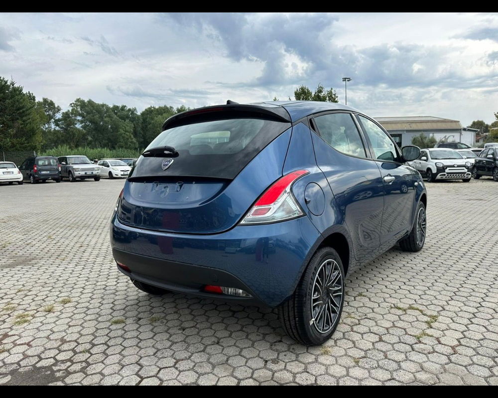 Lancia Ypsilon nuova a Lucca (7)