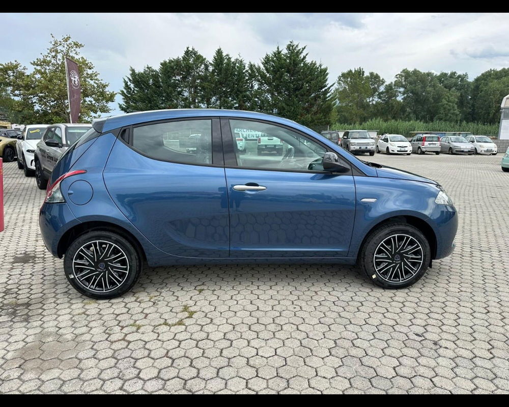 Lancia Ypsilon nuova a Lucca (8)