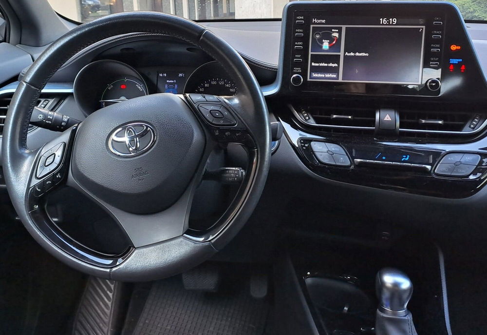 Toyota Toyota C-HR usata a Lecco (14)