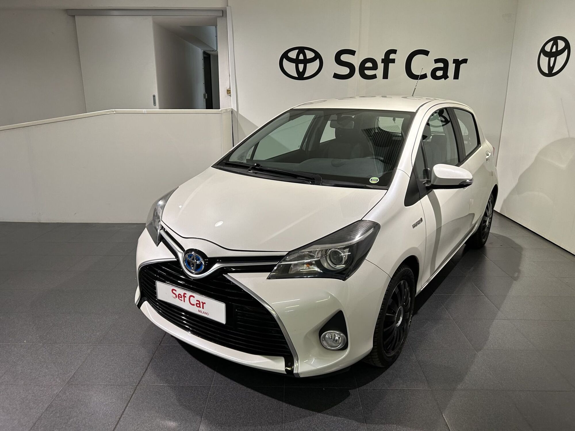 Toyota Yaris 1.5 Hybrid 5 porte Active  del 2014 usata a Milano