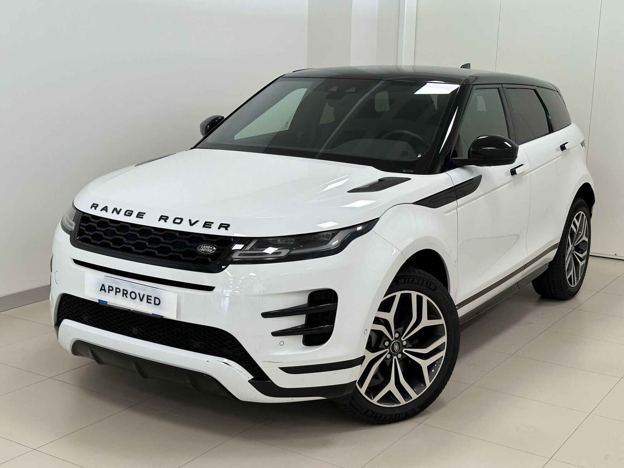 Land Rover Range Rover Evoque 2.0D I4-L.Flw 150CV AWD Auto R-Dynamic SE del 2020 usata a Lodi