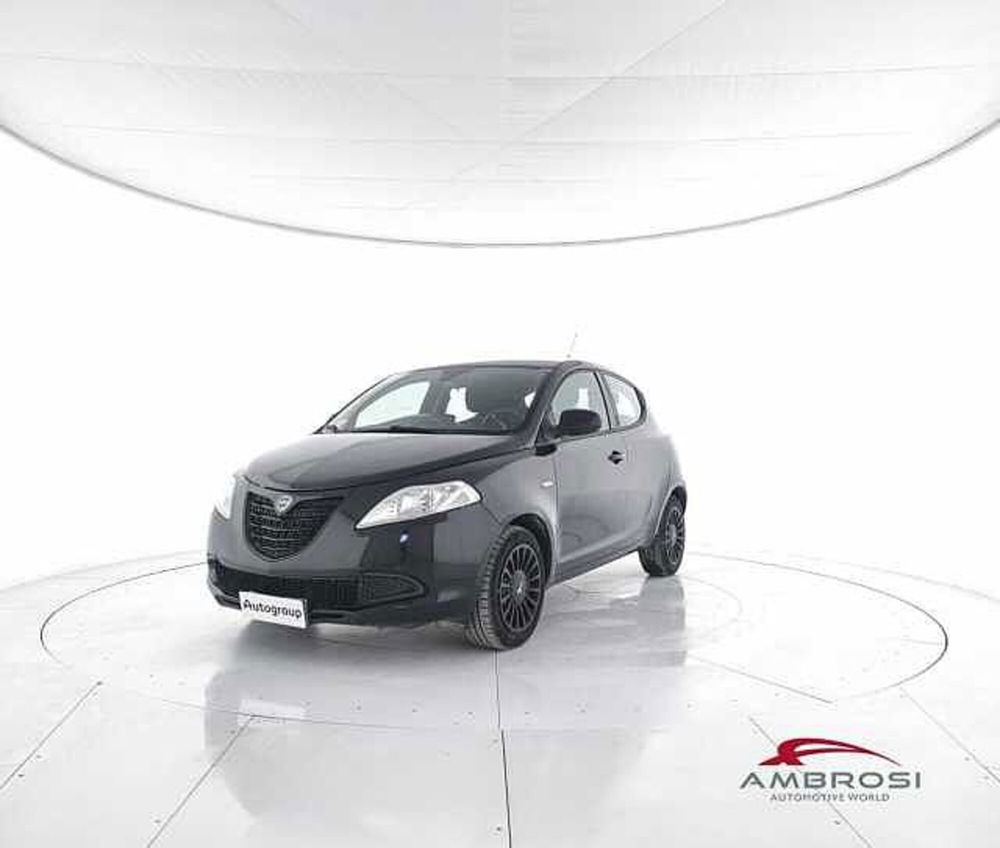 Lancia Ypsilon usata a Viterbo