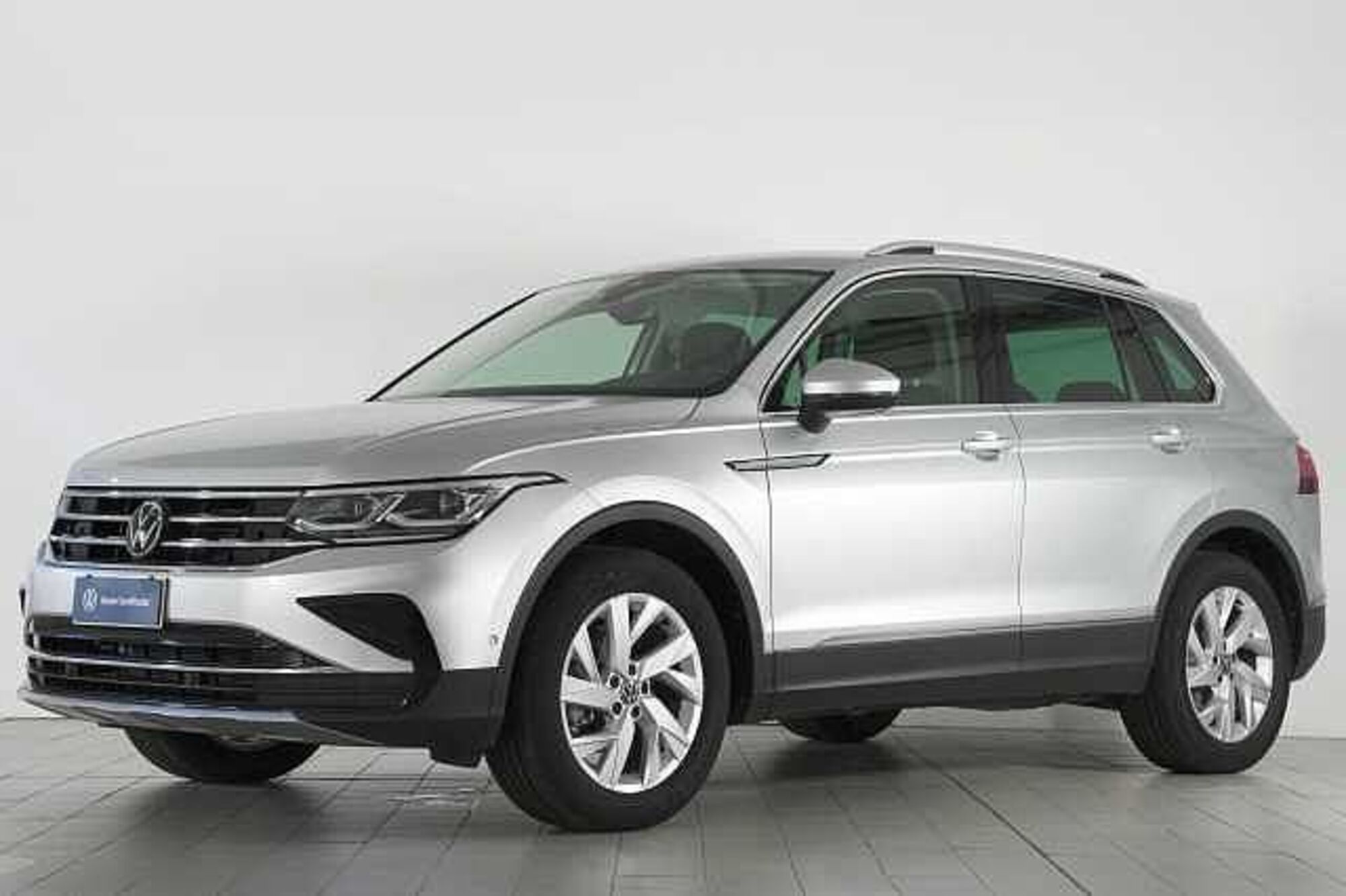 Volkswagen Tiguan 2.0 TDI 150 CV SCR DSG 4MOTION Elegance del 2023 usata a Barni