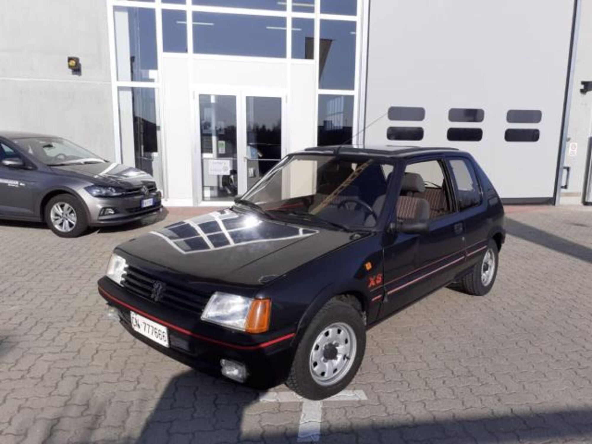 Peugeot 205 3 porte XS  del 1990 usata a Bra