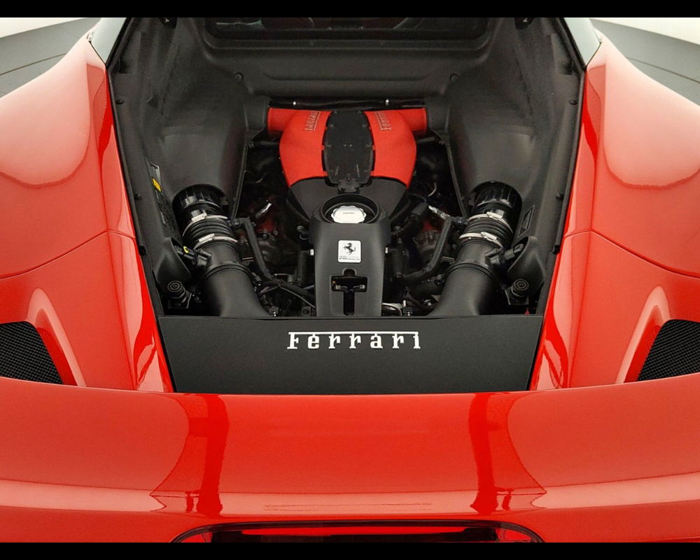 Ferrari F8 Coupé usata a Verona (16)