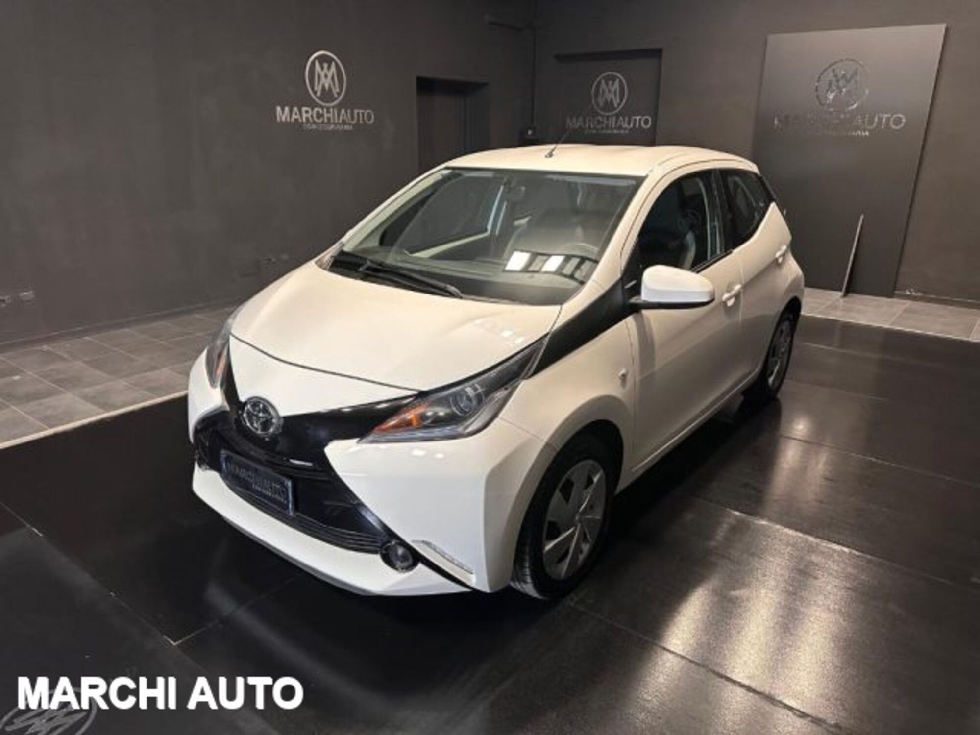 Toyota Aygo 1.0 VVT-i 69 CV 5 porte x-play TSS del 2014 usata a Bastia Umbra